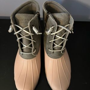 Sporty Women’s Pink/Gray Saltwater Duck Boots